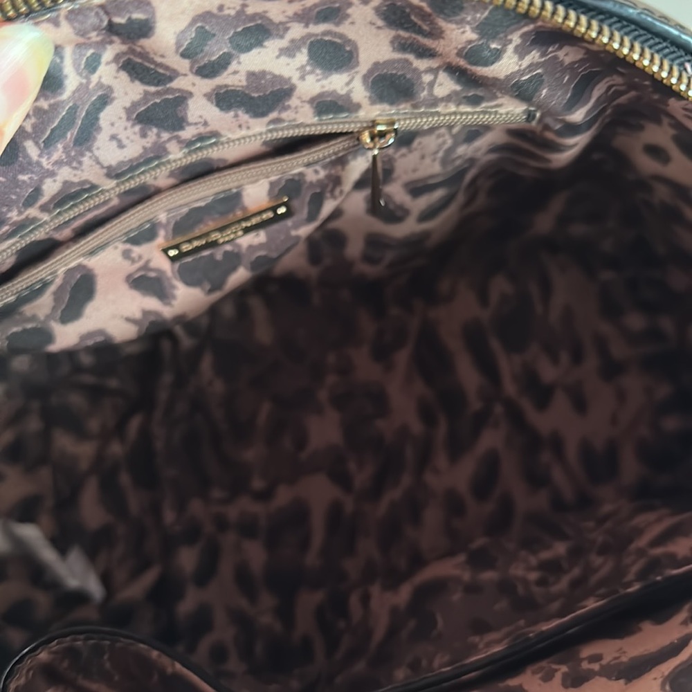 A purse - Picture 8 of 13